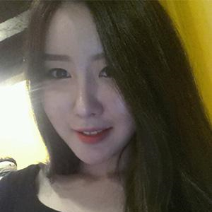 看我自體軟骨墊鼻尖恢復(fù)過(guò)程的照片，前后對(duì)比差別有點(diǎn)大呢~