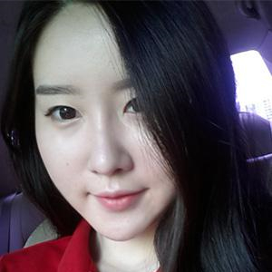 看我自體軟骨墊鼻尖恢復(fù)過(guò)程的照片，前后對(duì)比差別有點(diǎn)大呢~