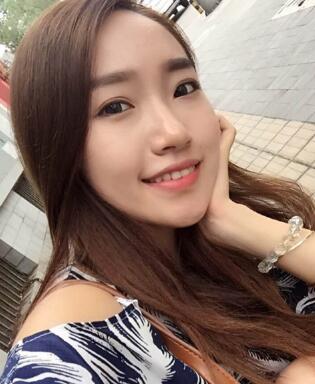 烤瓷牙整形后照片