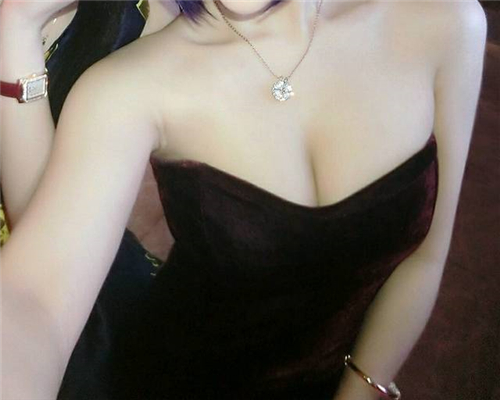 做了自體脂肪移植隆胸手術兩個月了，分享術后恢復照片哦~