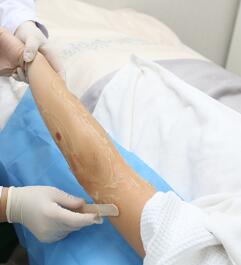 護士先剃除手臂多數(shù)體毛,還說我皮膚有些干燥