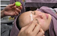 成都玉之光做了杏仁酸換膚 皮膚真的凈白無瑕了