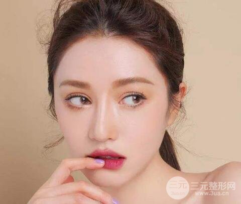 切開雙眼皮一般多少錢？貧民窟女孩也能輕松get！