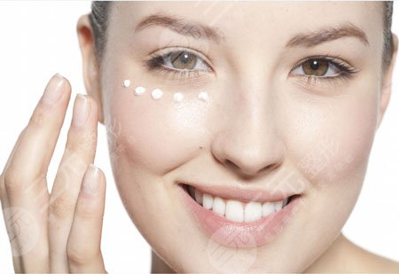 下眼袋浮腫怎么辦?