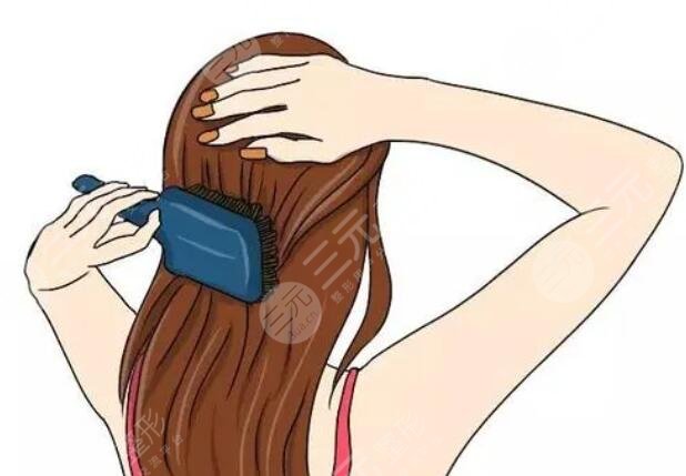 使用吹風(fēng)機吹頭